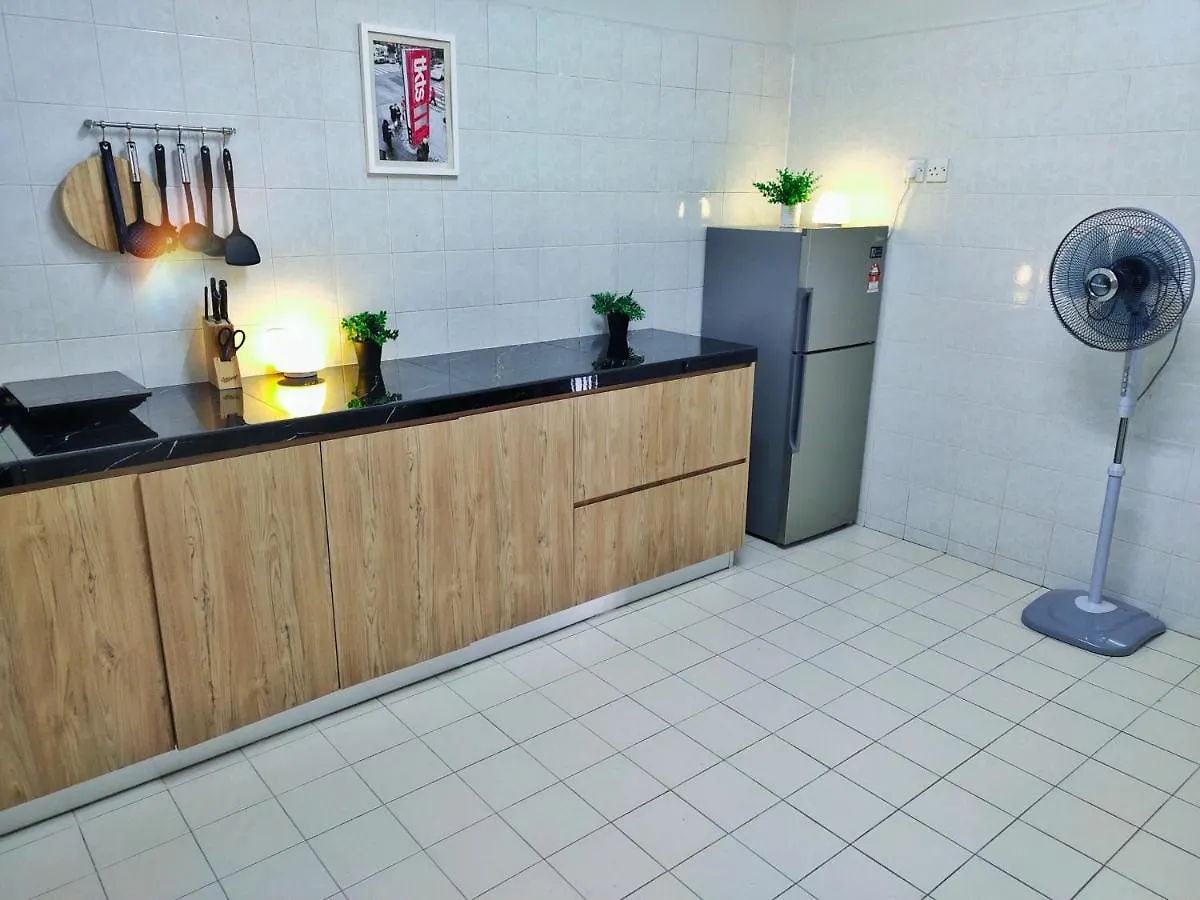 Semi-Detached, Up To 21 Pax, 4 Bedrooms, 3 Bathrooms, 4 Car Parks By Star Home Bayan Lepas