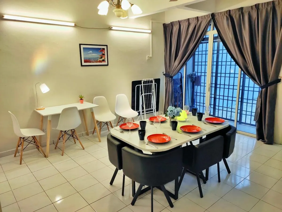 Semi-Detached, Up To 21 Pax, 4 Bedrooms, 3 Bathrooms, 4 Car Parks By Star Home Bayan Lepas Dom wakacyjny