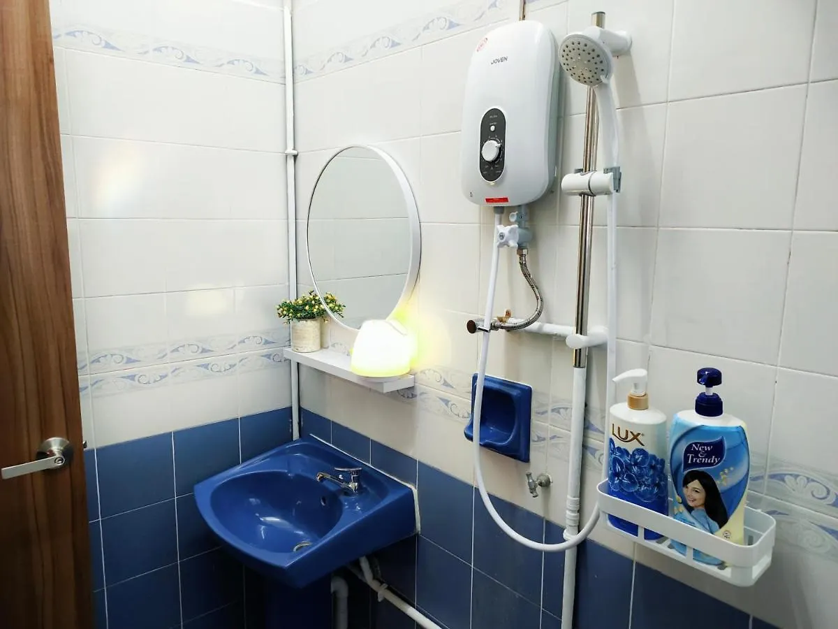Semi-Detached, Up To 21 Pax, 4 Bedrooms, 3 Bathrooms, 4 Car Parks By Star Home Bayan Lepas 0*,