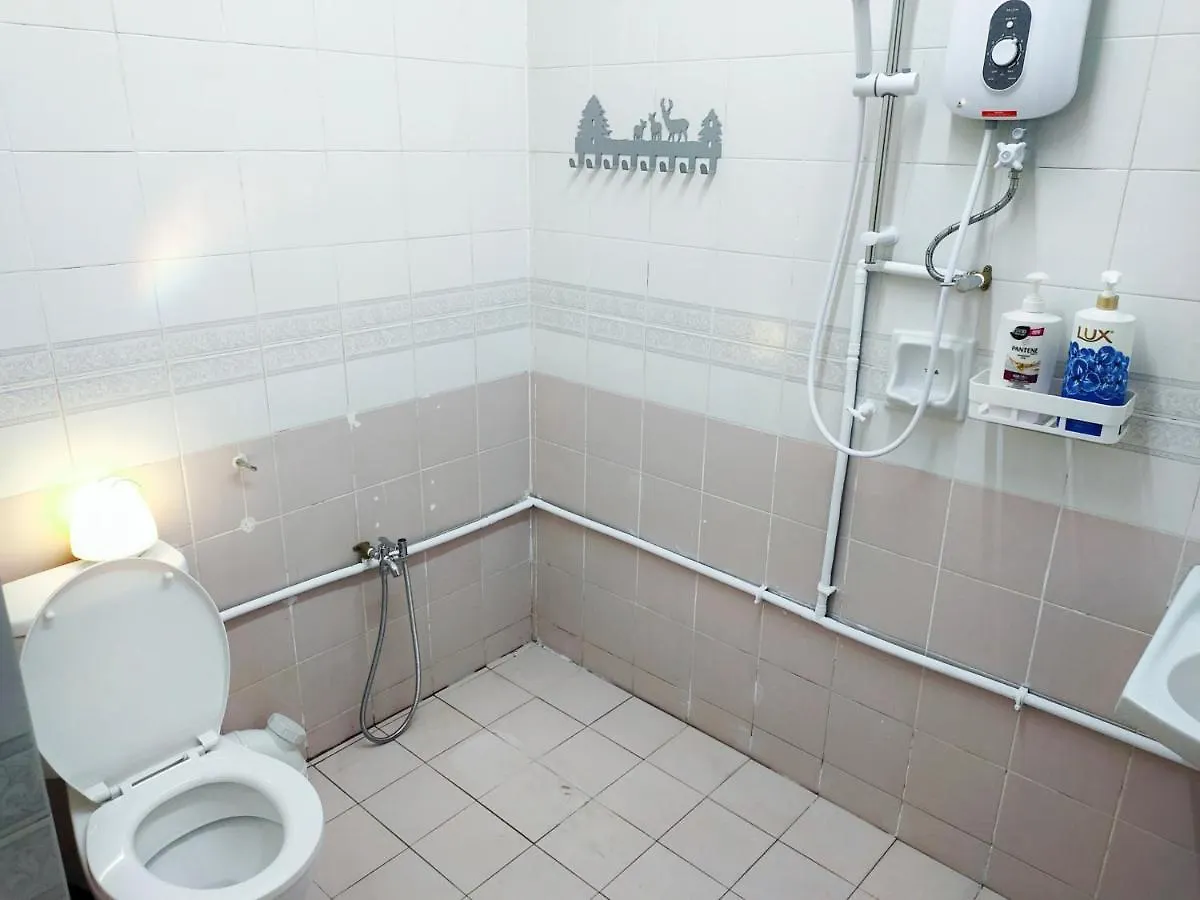 Semi-Detached, Up To 21 Pax, 4 Bedrooms, 3 Bathrooms, 4 Car Parks By Star Home Bayan Lepas 0*,  Malezja