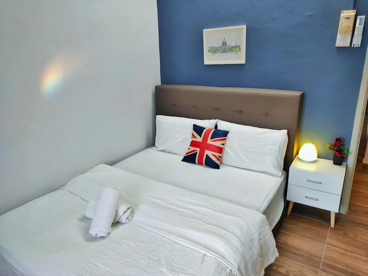 Dom wakacyjny Semi-Detached, Up To 21 Pax, 4 Bedrooms, 3 Bathrooms, 4 Car Parks By Star Home Bayan Lepas