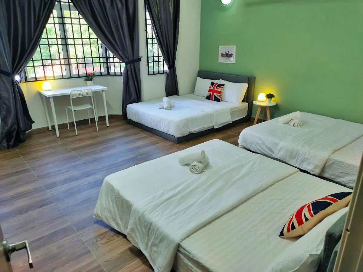 Semi-Detached, Up To 21 Pax, 4 Bedrooms, 3 Bathrooms, 4 Car Parks By Star Home Bayan Lepas